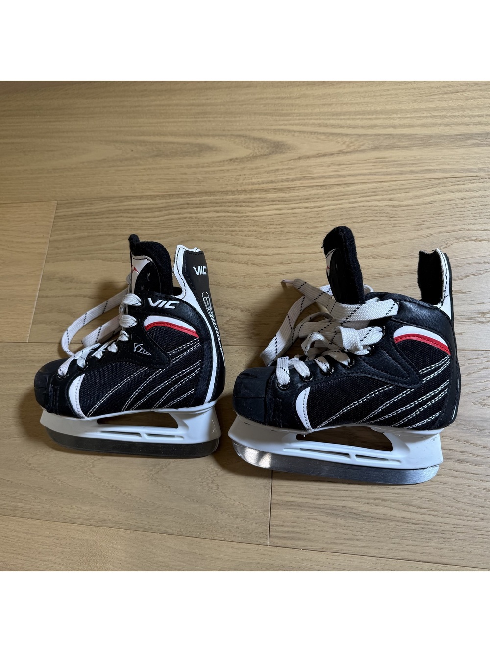 VIC Kids' Black Ice Hockey Skates – Size 10